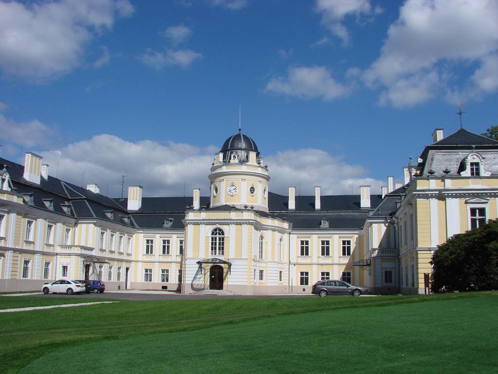 希尔赫维斯城堡公寓 Šilheřovice 客房 照片